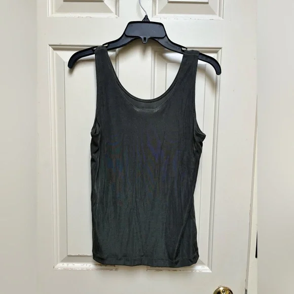 Like New! Women’s Chico’s Jumpsuit. Color Green - Picture 6 of 10